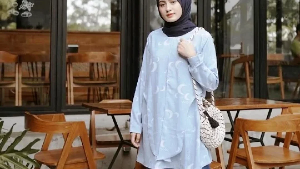 Tips Padu Padan Hijab dan Kemeja agar Tampil Stylish, Cantik & Menawan