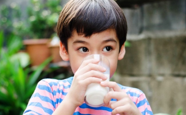 Tips Memilih Susu Formula untuk Anak