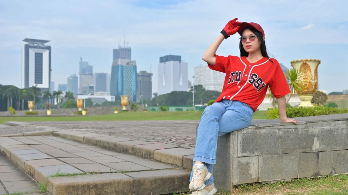 Gaya Pakaian Santai Wanita yang Trendi dan Nyaman untuk Nongkrong